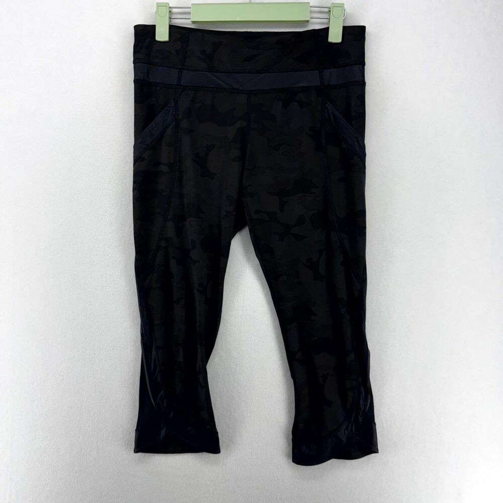 lululemon Black Camo Print Capri Leggings‎ Ladies Size 6